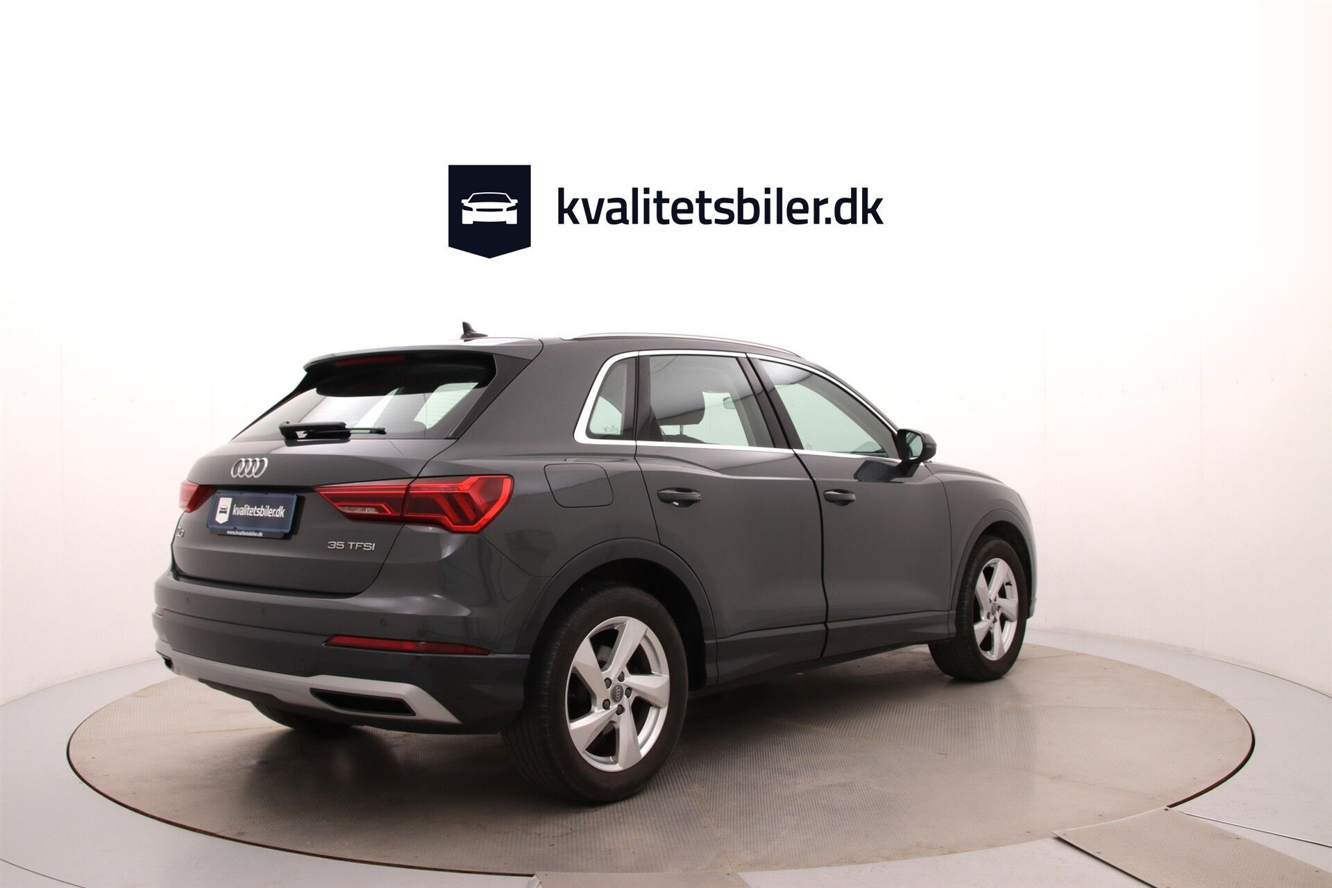 Grå Audi Q3 fra 2019