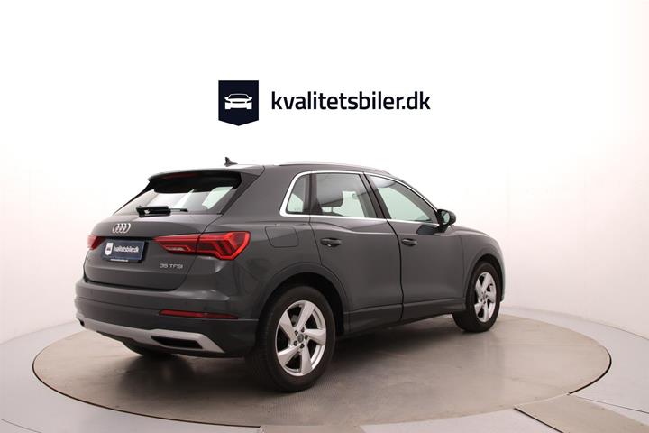 Grå Audi Q3 fra 2019