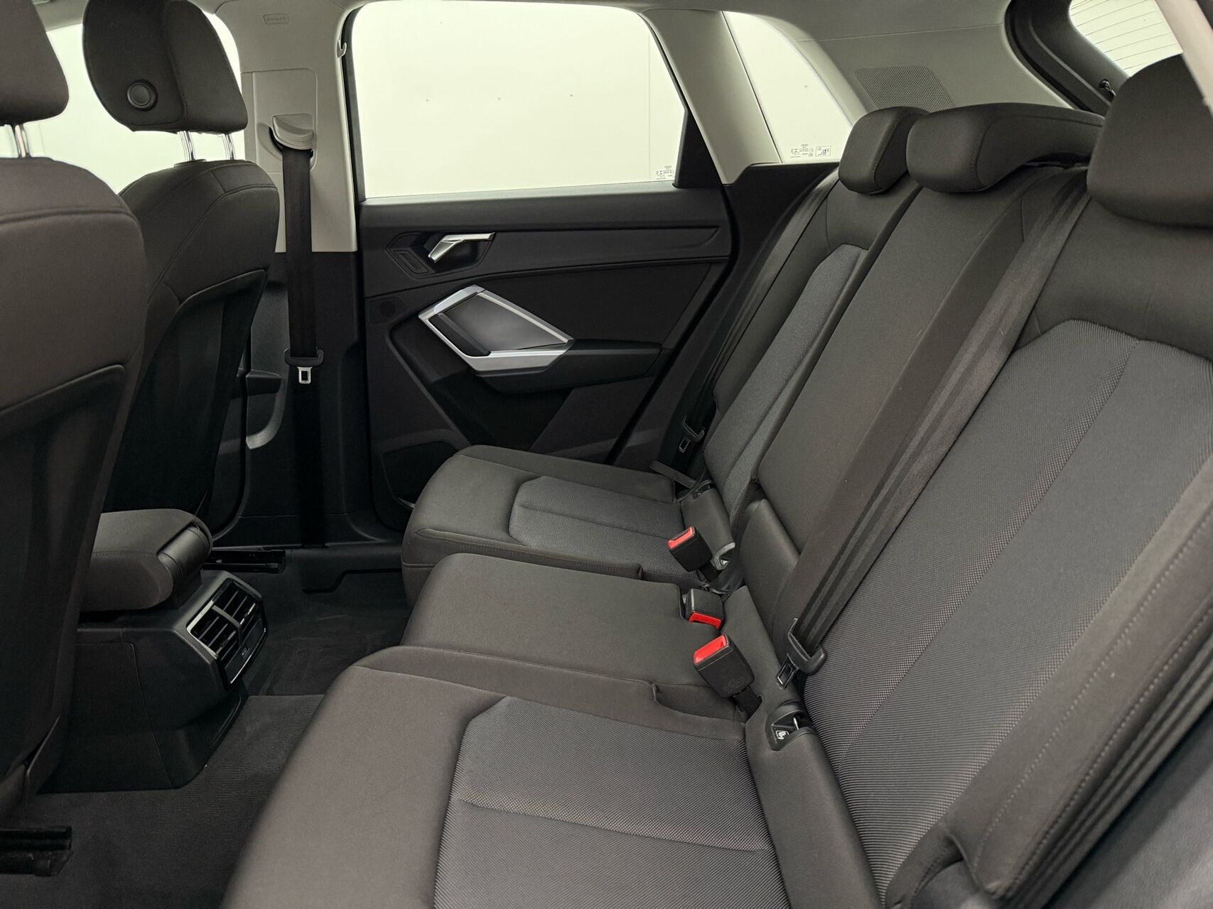 Grå Audi Q3 fra 2019