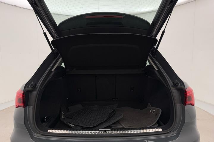 Grå Audi Q3 fra 2019