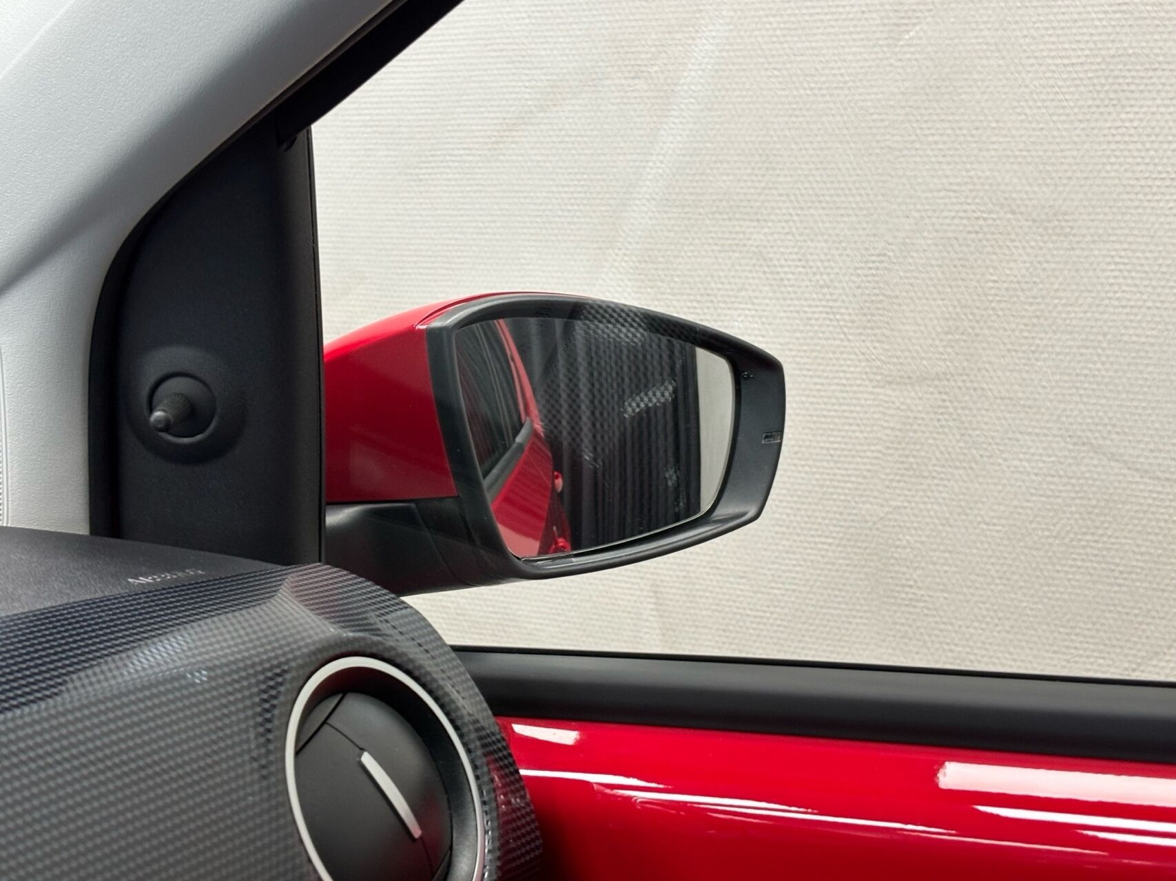 Rød VW e-up fra 2021