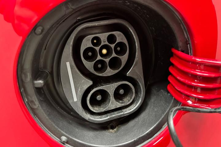 Rød VW e-up fra 2021