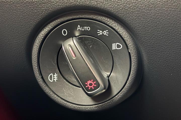 Rød VW e-up fra 2021