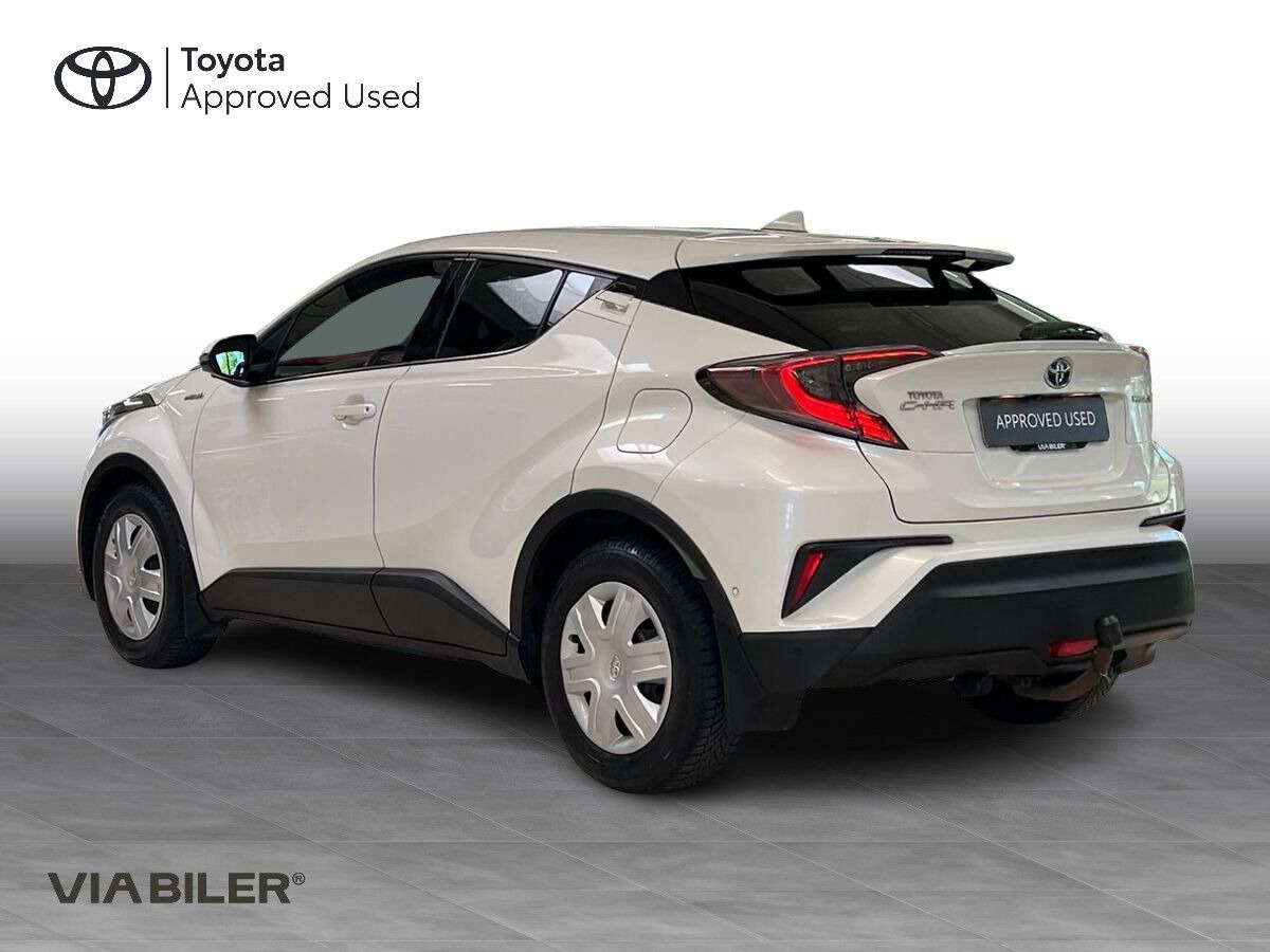 Hvid Toyota C-HR fra 2019