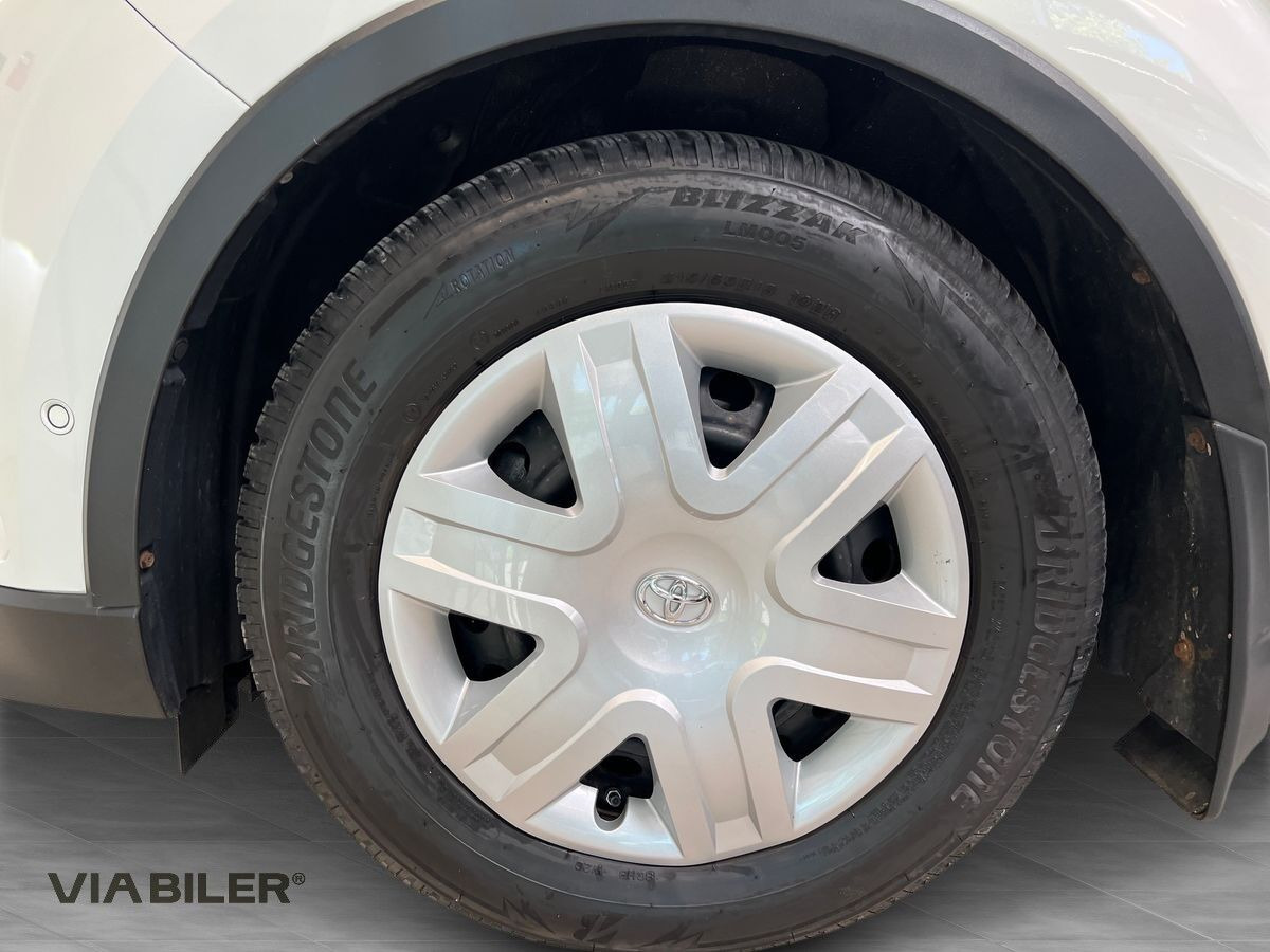 Hvid Toyota C-HR fra 2019