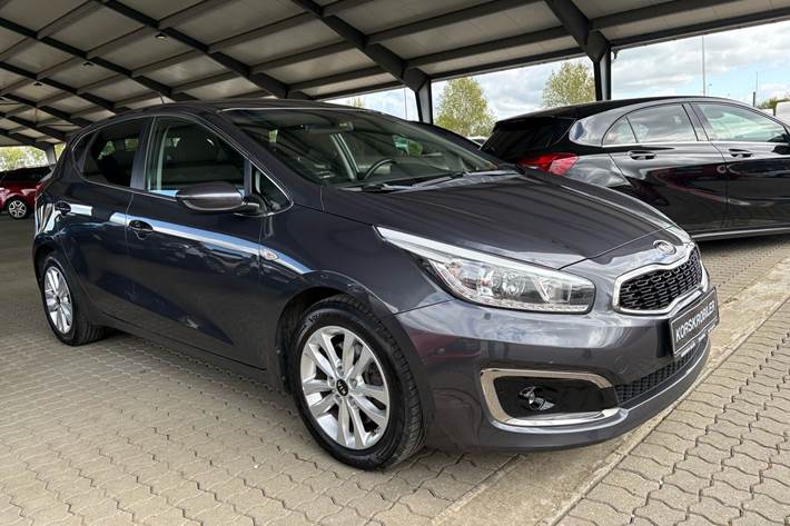 Grå Kia Ceed fra 2016 set udefra