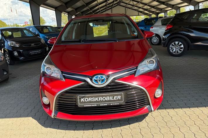 Rød Toyota Yaris fra 2016