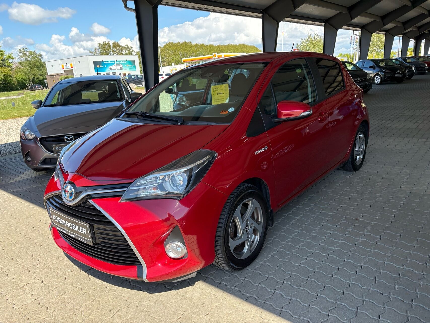 Rød Toyota Yaris fra 2016