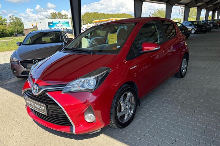 Rød Toyota Yaris fra 2016