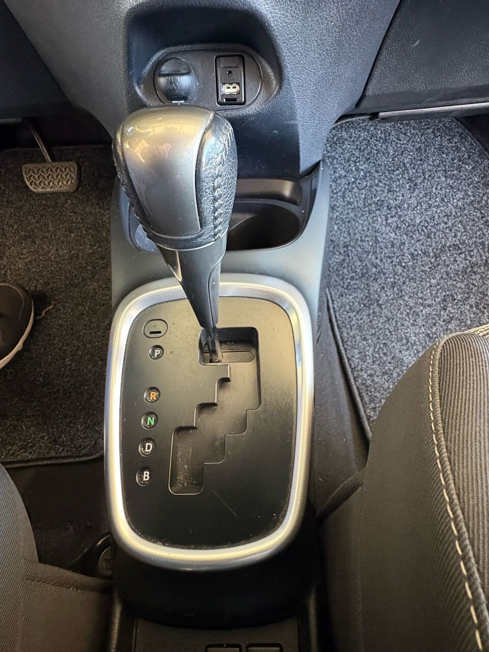 Rød Toyota Yaris fra 2016