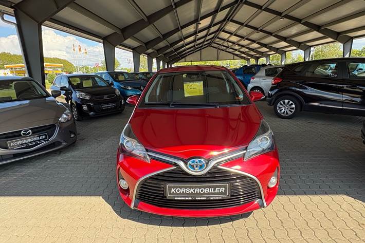 Rød Toyota Yaris fra 2016