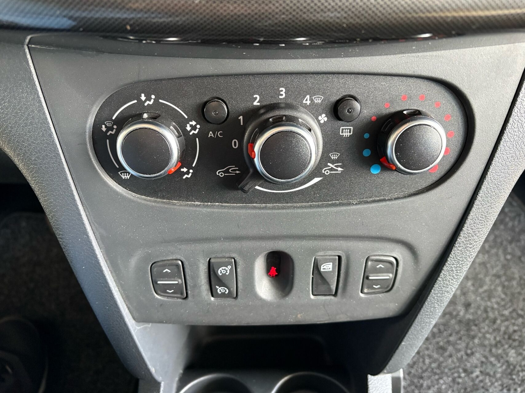 Blå Dacia Sandero fra 2018