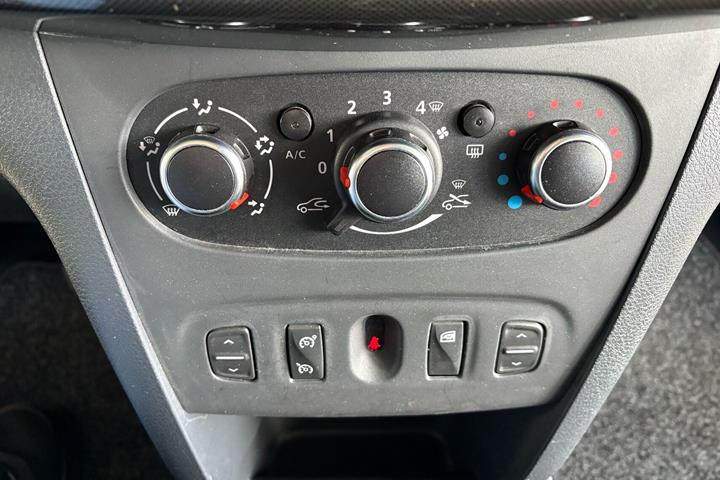 Blå Dacia Sandero fra 2018