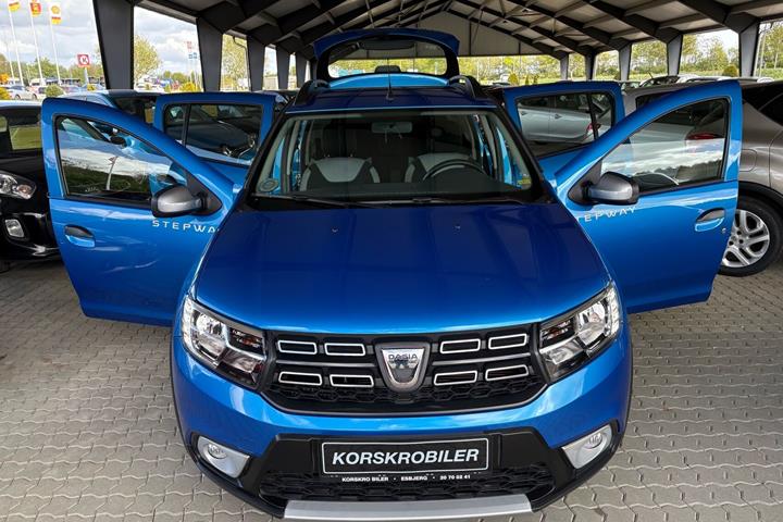 Blå Dacia Sandero fra 2018