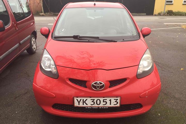 Rød Toyota Aygo fra 2006