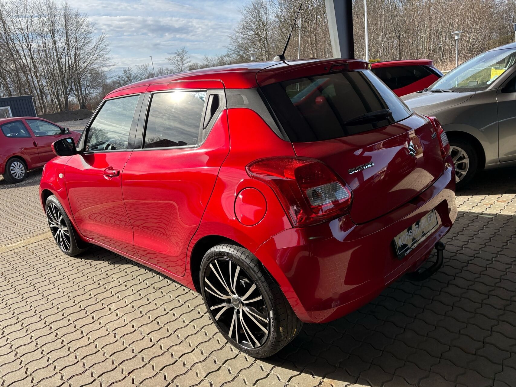 Rød Suzuki Swift fra 2018