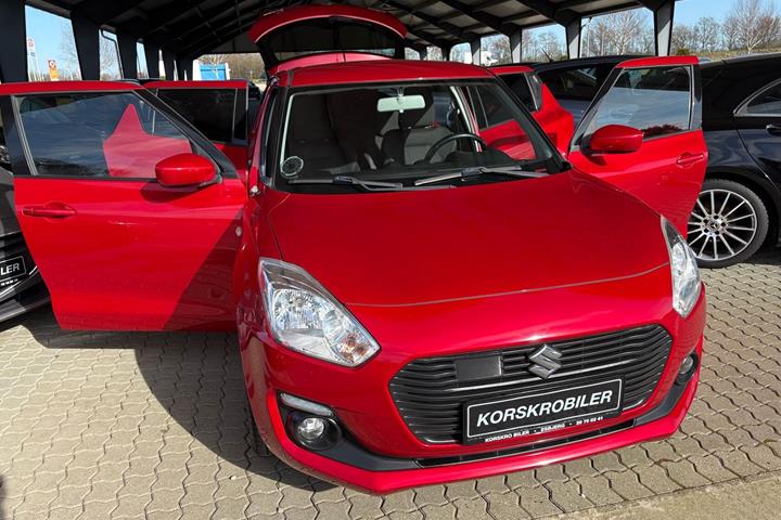 Rød Suzuki Swift fra 2018
