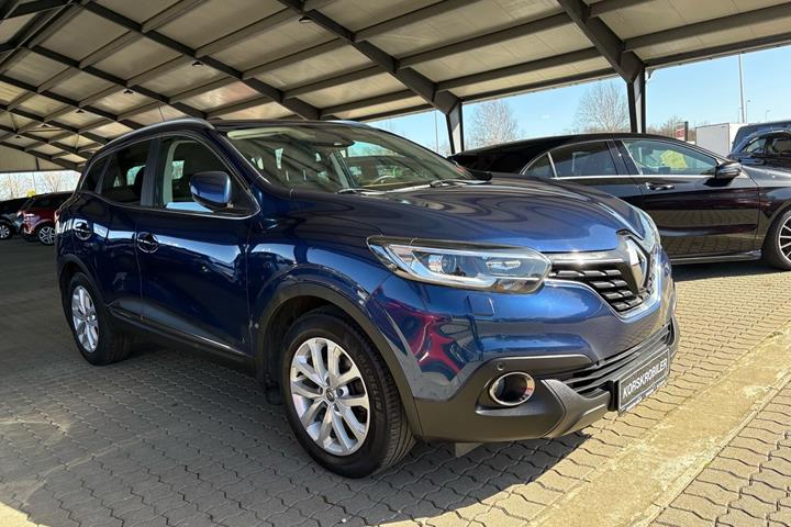 Blå Renault Kadjar fra 2016 set udefra