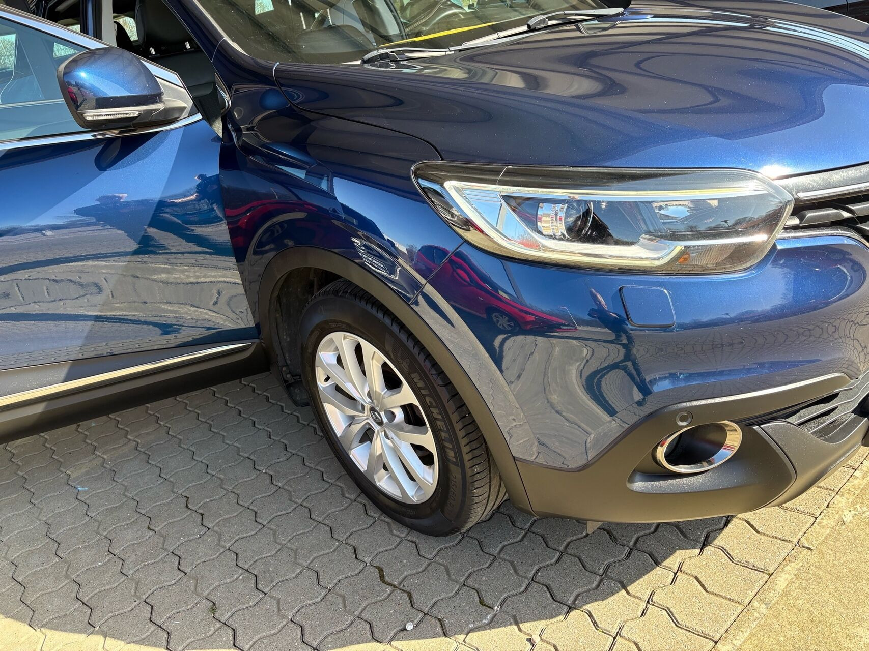 Blå Renault Kadjar fra 2016