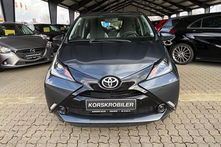 Grå Toyota Aygo fra 2015