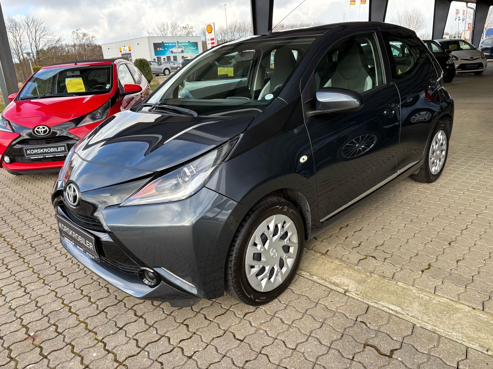Grå Toyota Aygo fra 2015