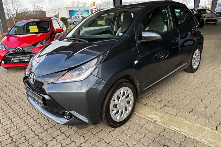 Grå Toyota Aygo fra 2015
