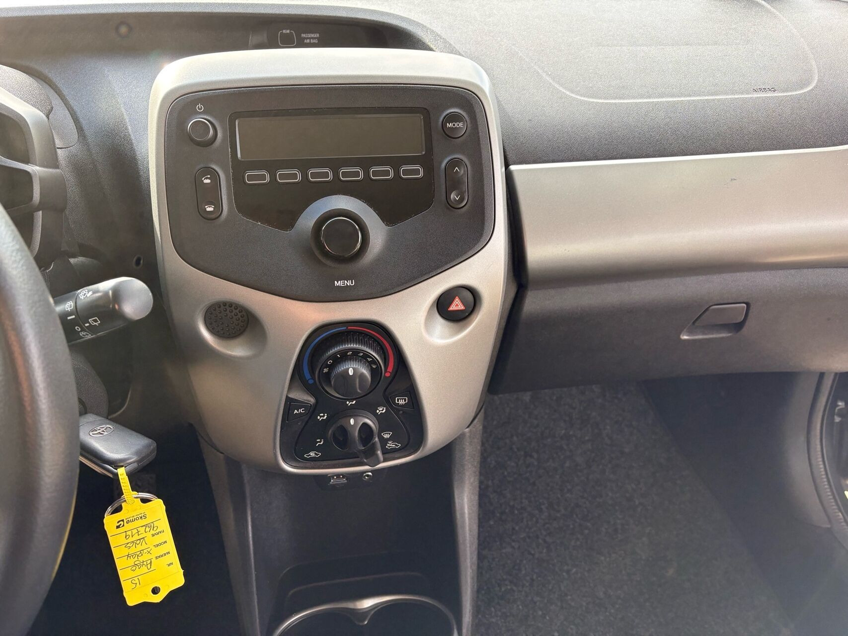 Grå Toyota Aygo fra 2015