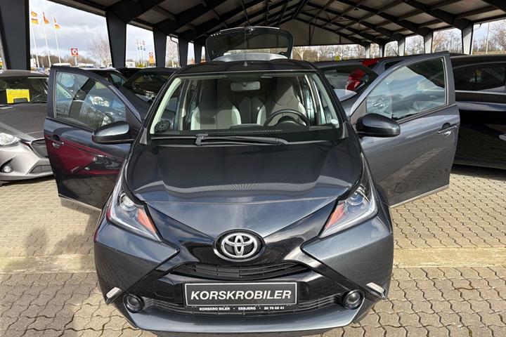 Grå Toyota Aygo fra 2015