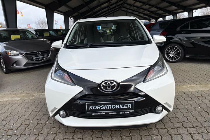 Hvid Toyota Aygo fra 2014
