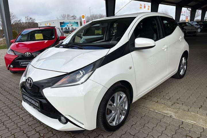 Hvid Toyota Aygo fra 2014