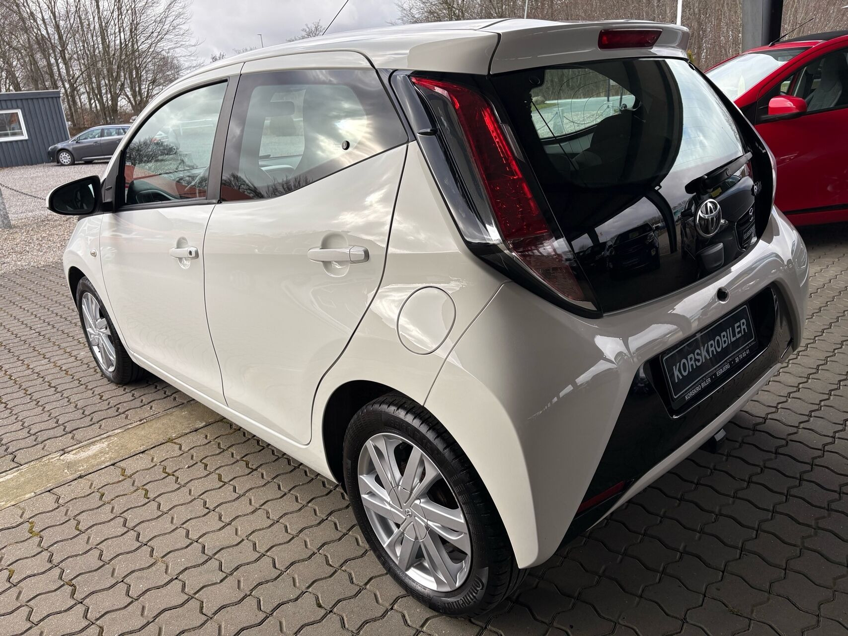 Hvid Toyota Aygo fra 2014