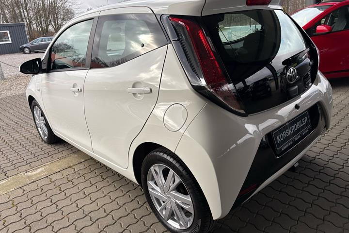 Hvid Toyota Aygo fra 2014