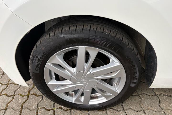Hvid Toyota Aygo fra 2014