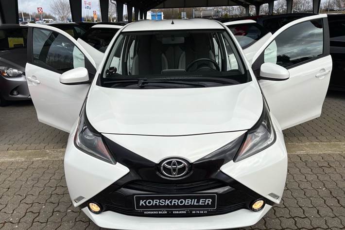 Hvid Toyota Aygo fra 2014