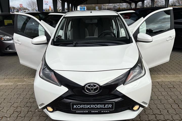 Hvid Toyota Aygo fra 2014