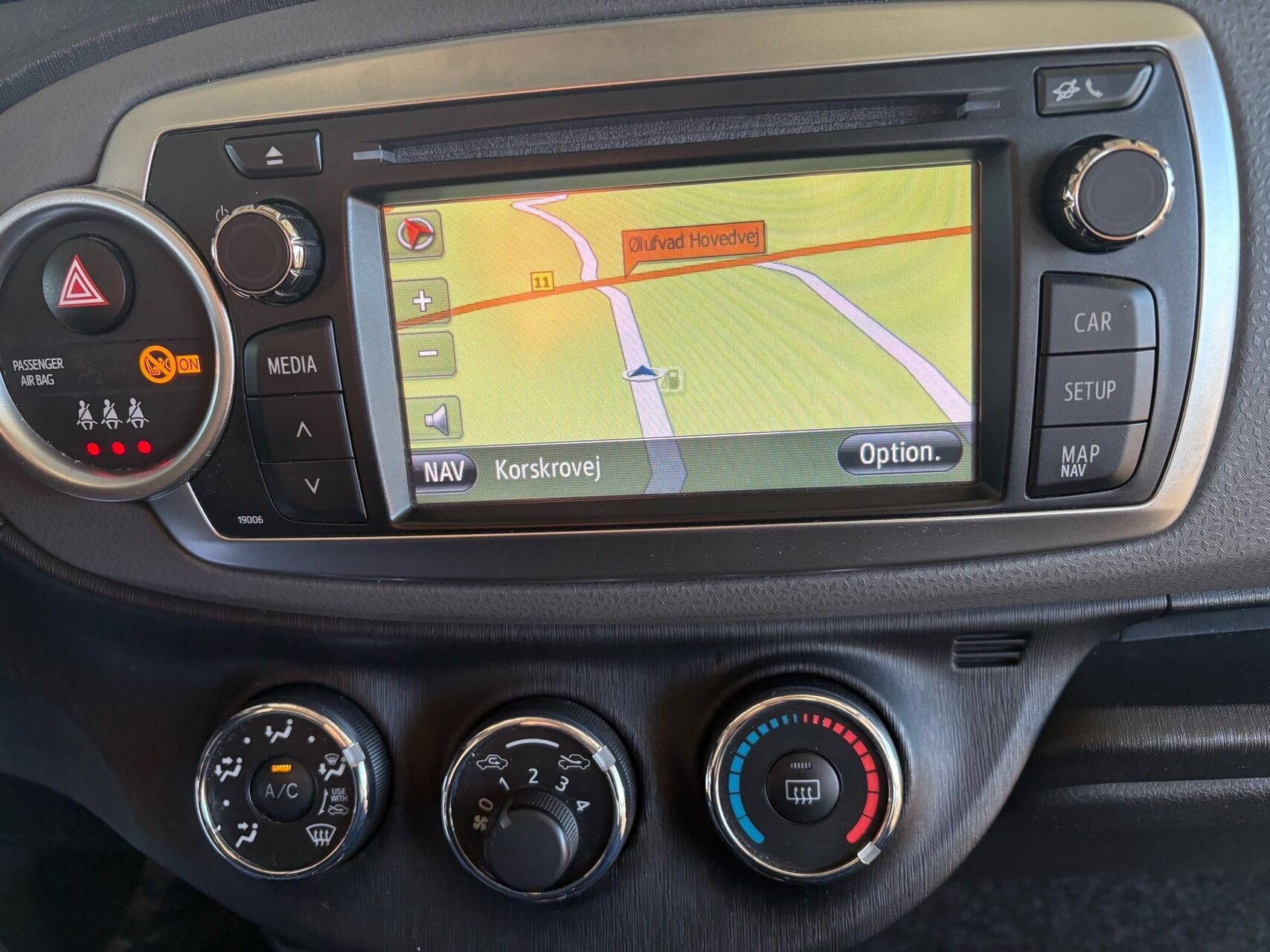 Grå Toyota Yaris fra 2012