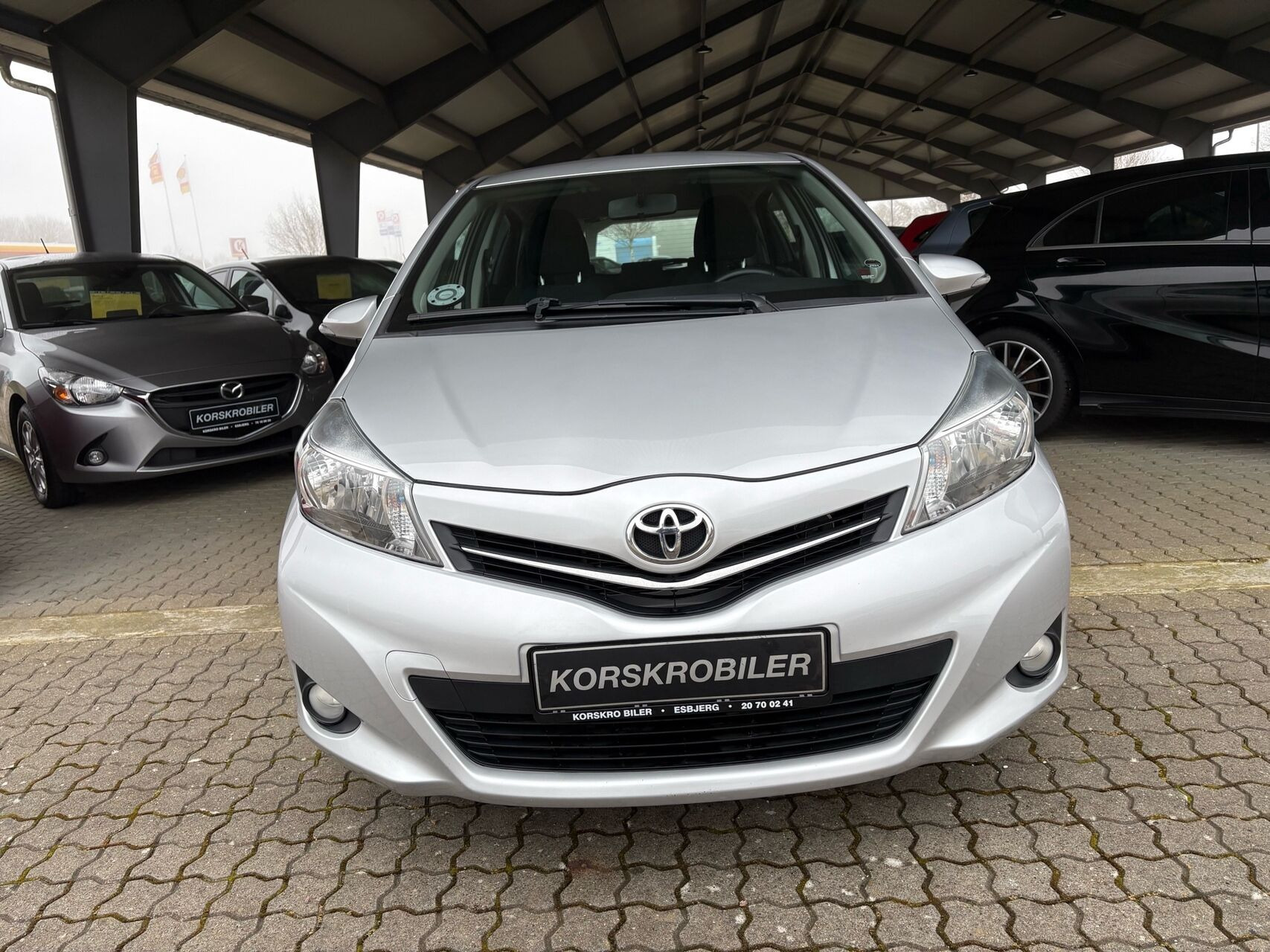 Sølv Toyota Yaris fra 2012