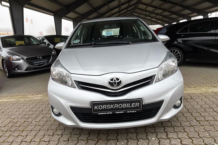 Sølv Toyota Yaris fra 2012