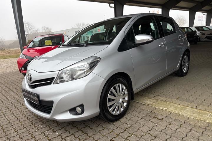 Sølv Toyota Yaris fra 2012