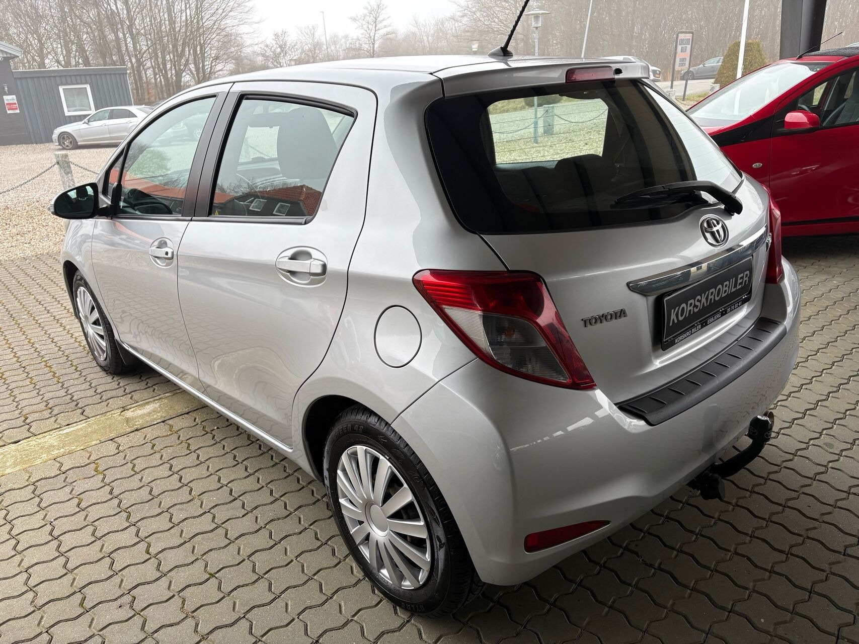 Sølv Toyota Yaris fra 2012