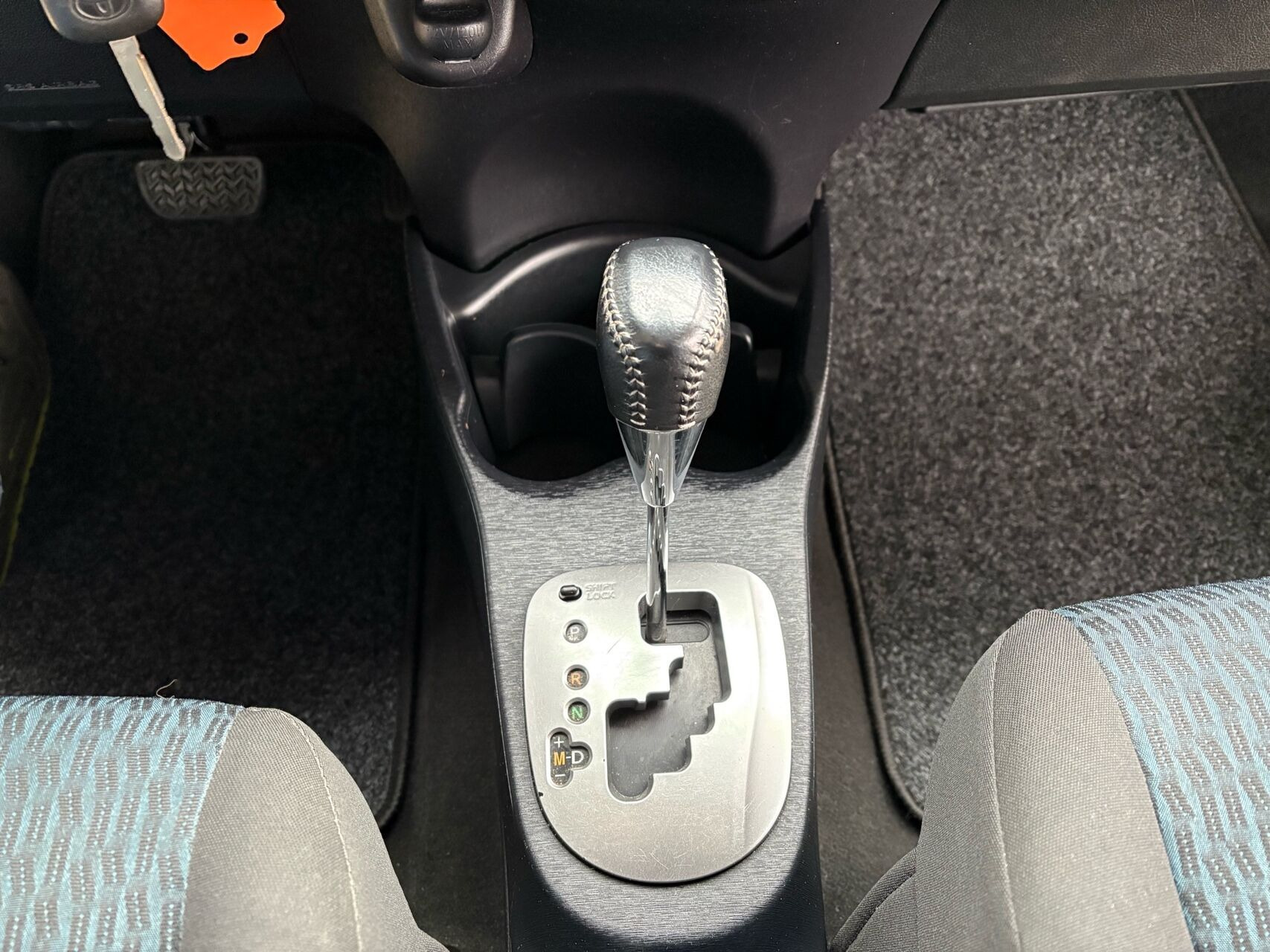 Sølv Toyota Yaris fra 2012