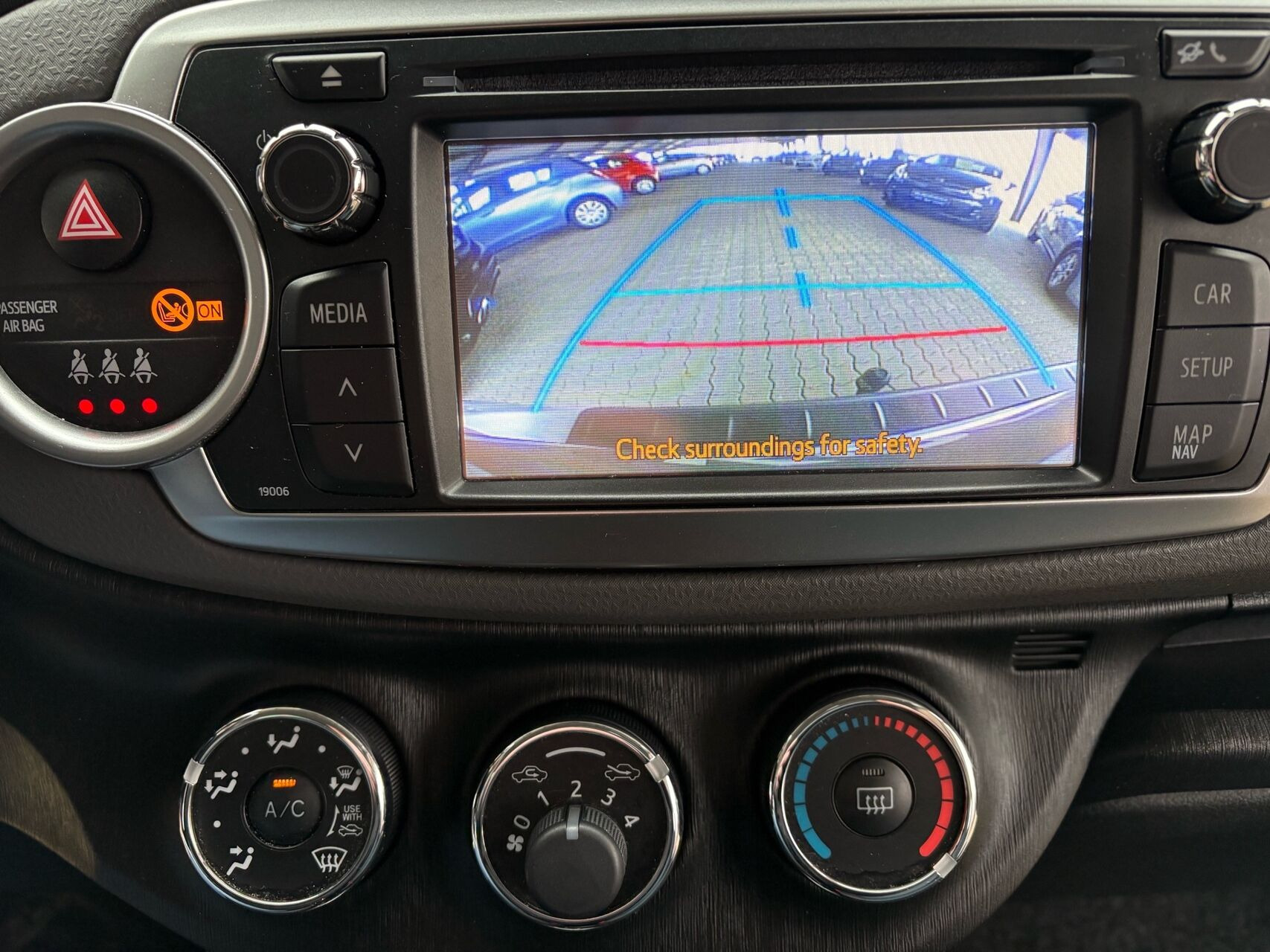 Sølv Toyota Yaris fra 2012