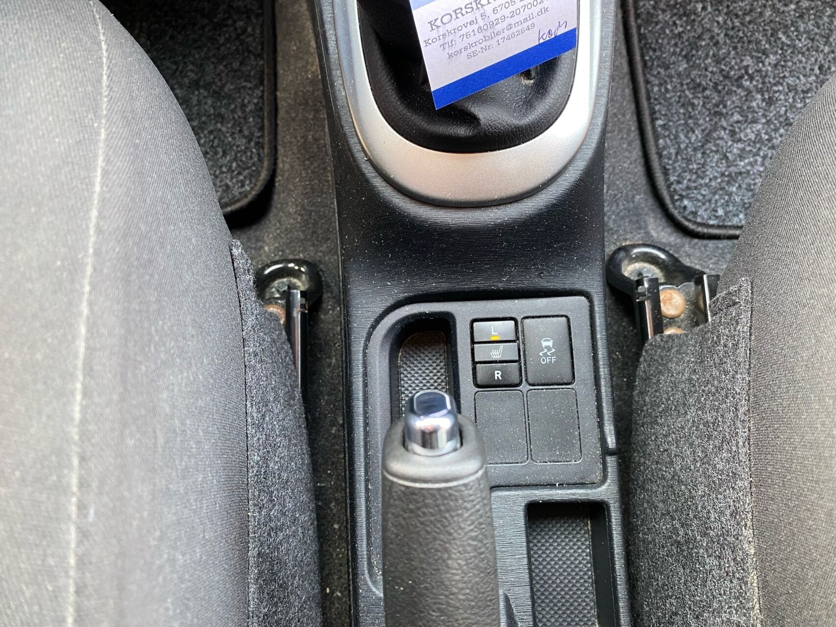 Grå Toyota Yaris fra 2012