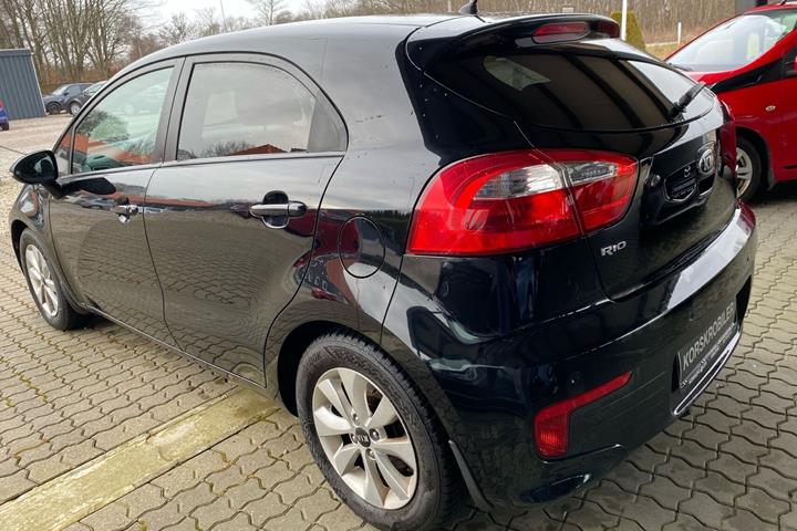 Sort Kia Rio fra 2015