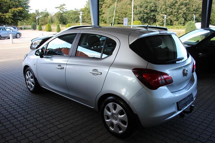 Sølv Opel Corsa fra 2016
