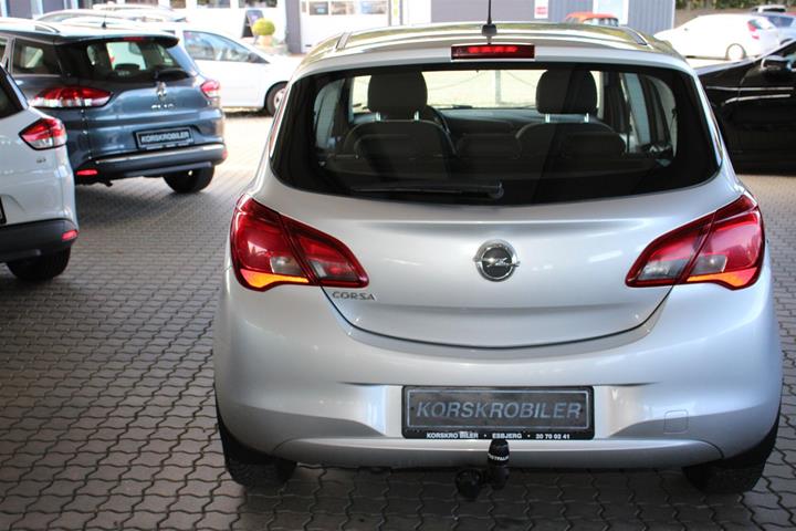 Sølv Opel Corsa fra 2016