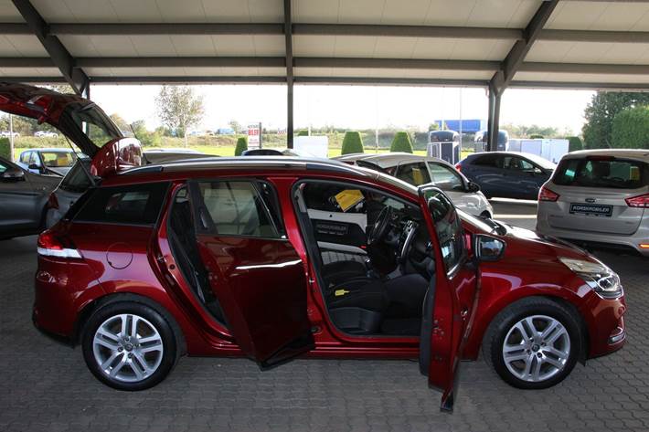 Rød Renault Clio fra 2019