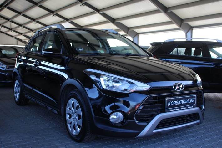 Sort Hyundai i20 fra 2016 set udefra