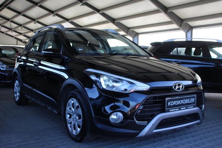 Sort Hyundai i20 fra 2016 set udefra