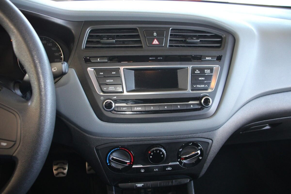 Sort Hyundai i20 fra 2016